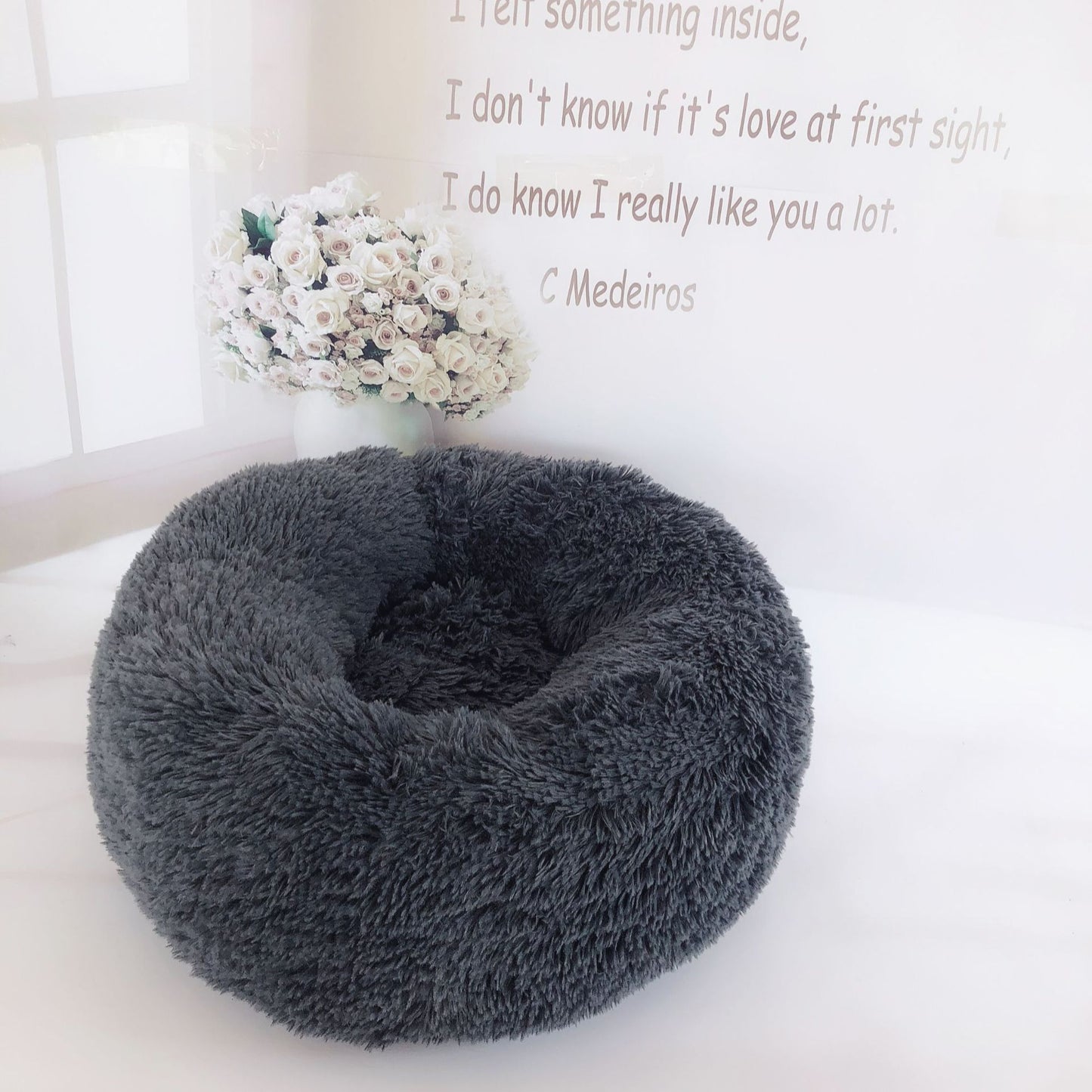 Plush Pet Nest Bed – Cozy Calming Donut Bed for Cats & Small Dogs