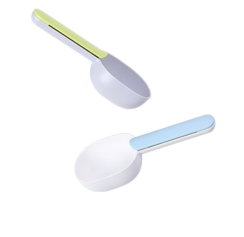 “Adjustable Pet Food Scoop – Measure & Serve Dog & Cat Food Easily”