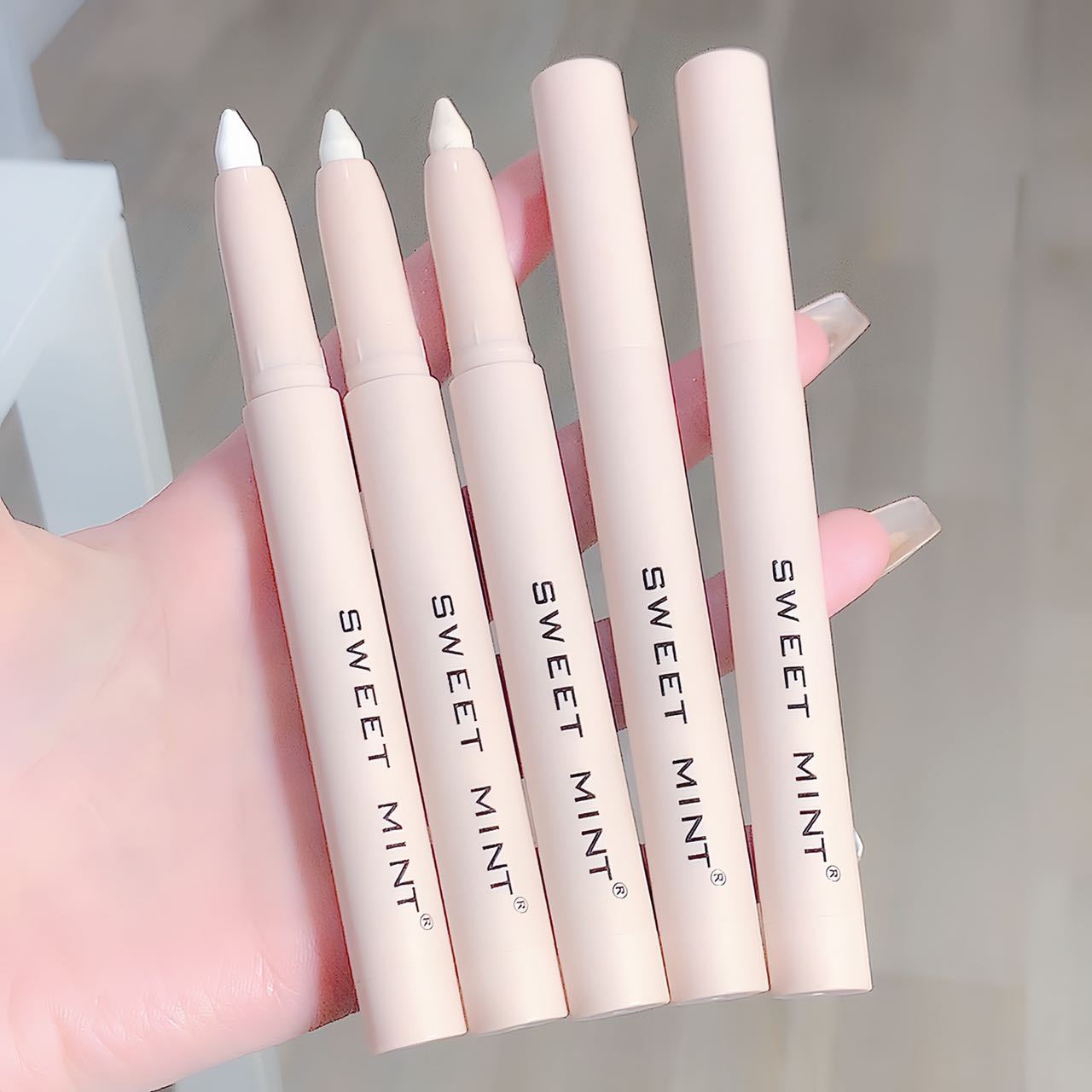 Crouching Silkworm Eyeliner Pen – Long-Lasting, Brightening Makeup Precision