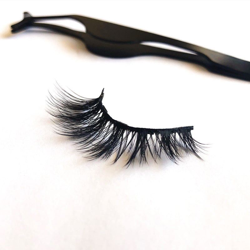 “Magnetic False Eyelashes – Reusable, Easy-Apply Fashion Lashes”